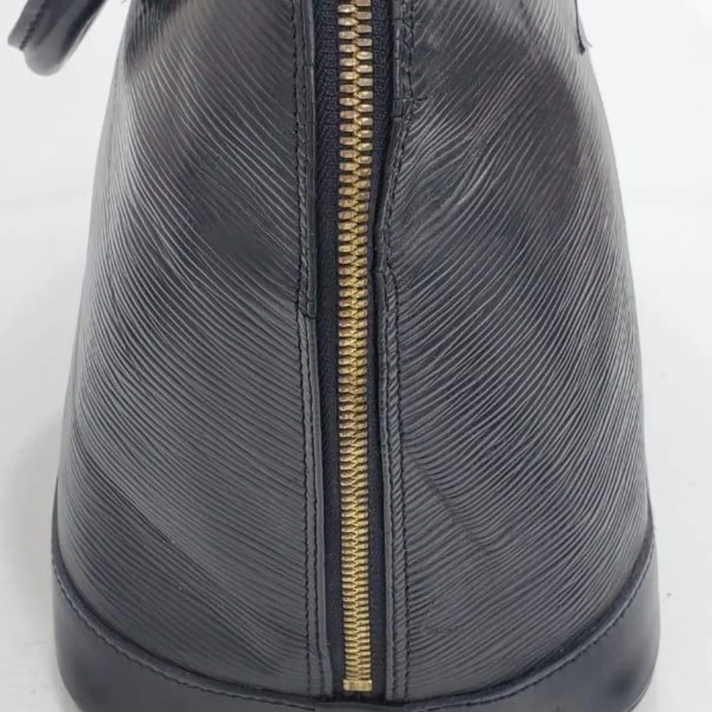 Elegant Black Leather Handbag